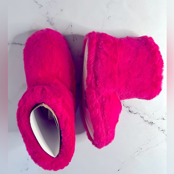 JustFab Lecia Fuzzie Boots Fuchsia, White-NWT - Picture 8 of 10